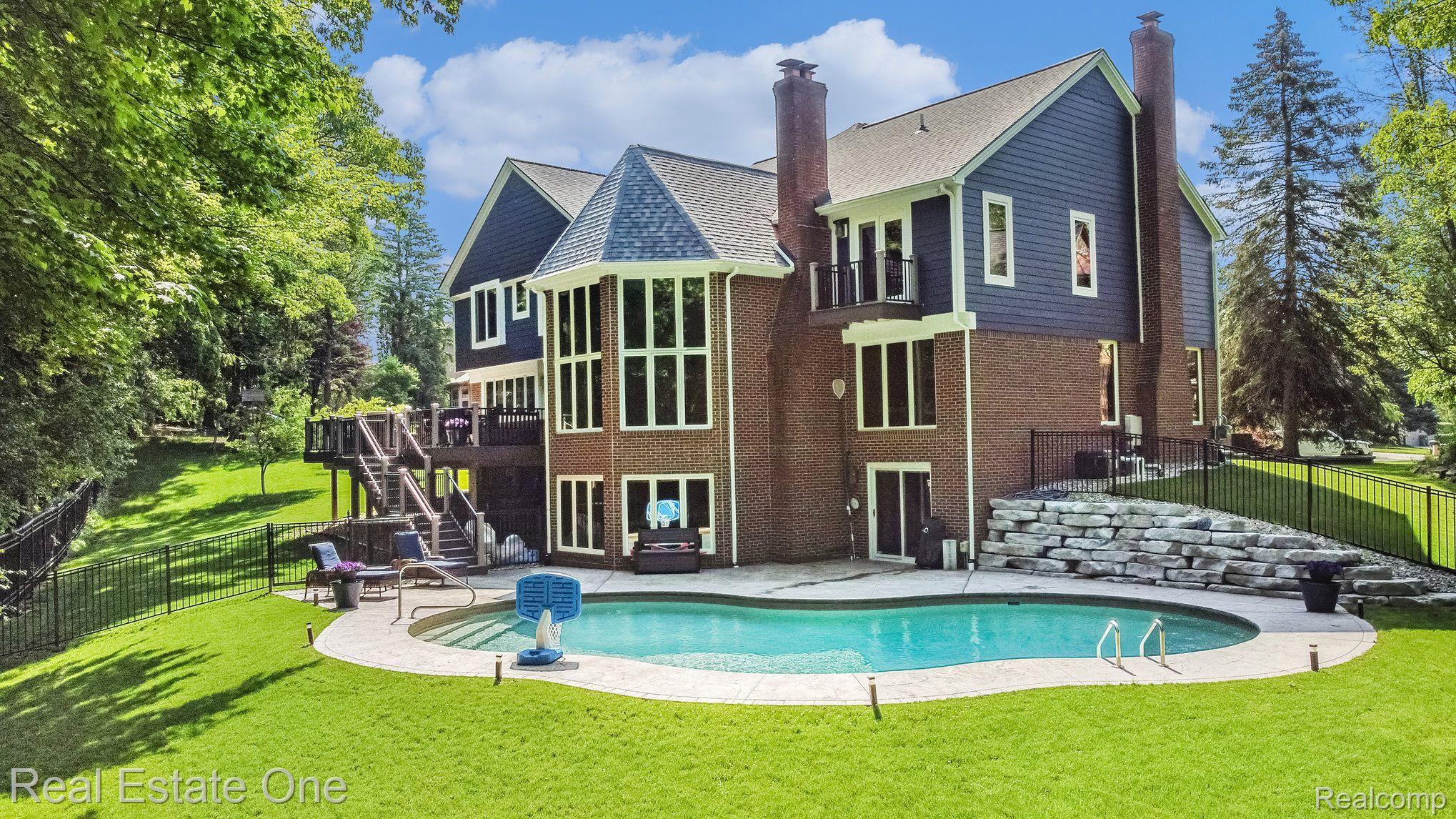 3746 MERRIWEATHER LN