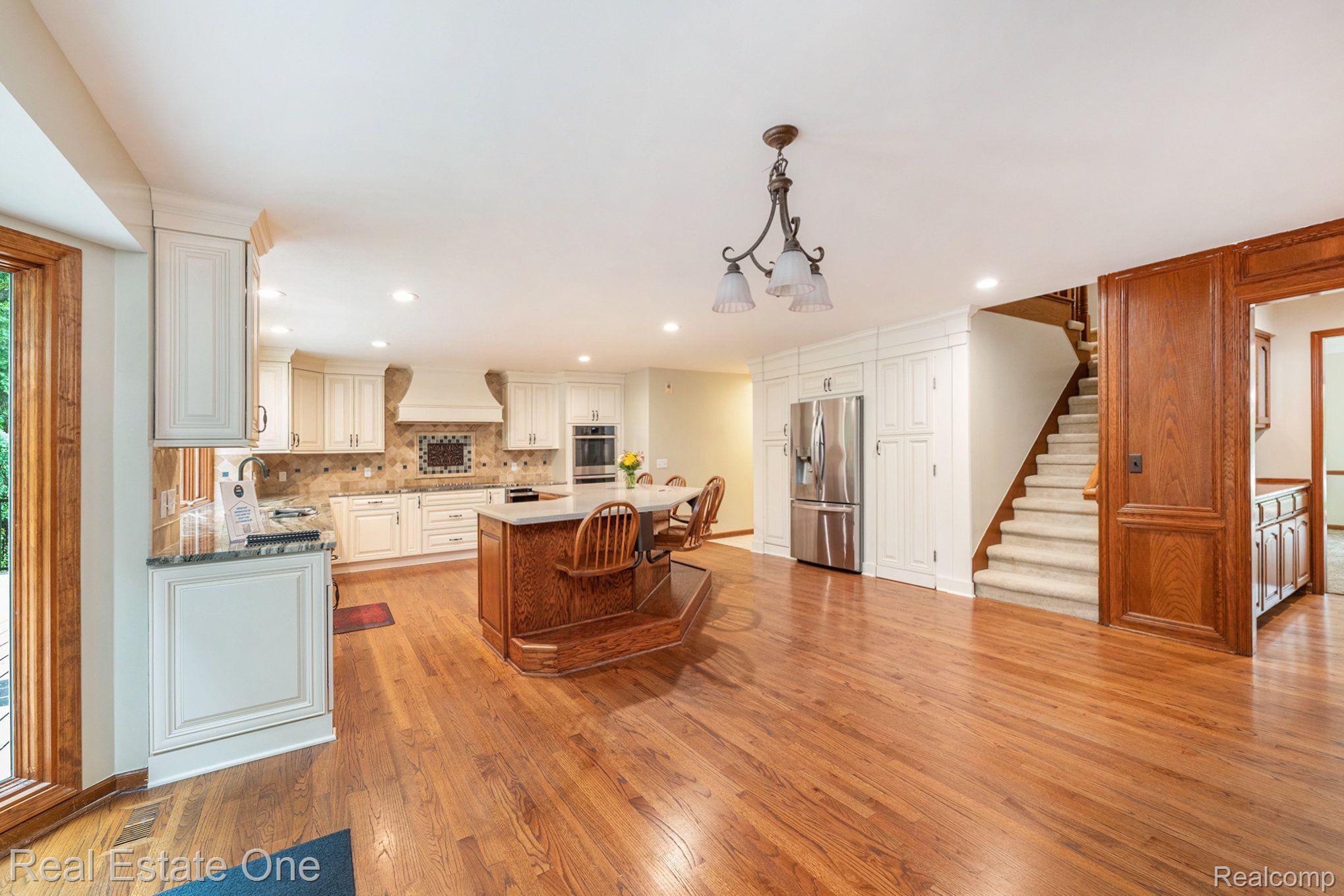 3746 MERRIWEATHER LN