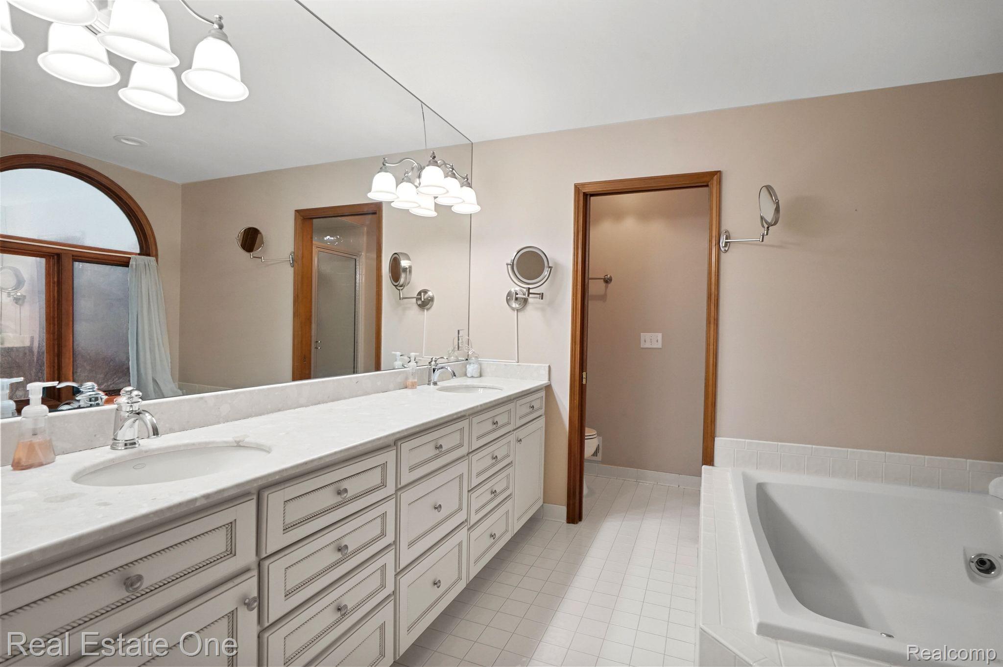 3746 MERRIWEATHER LN