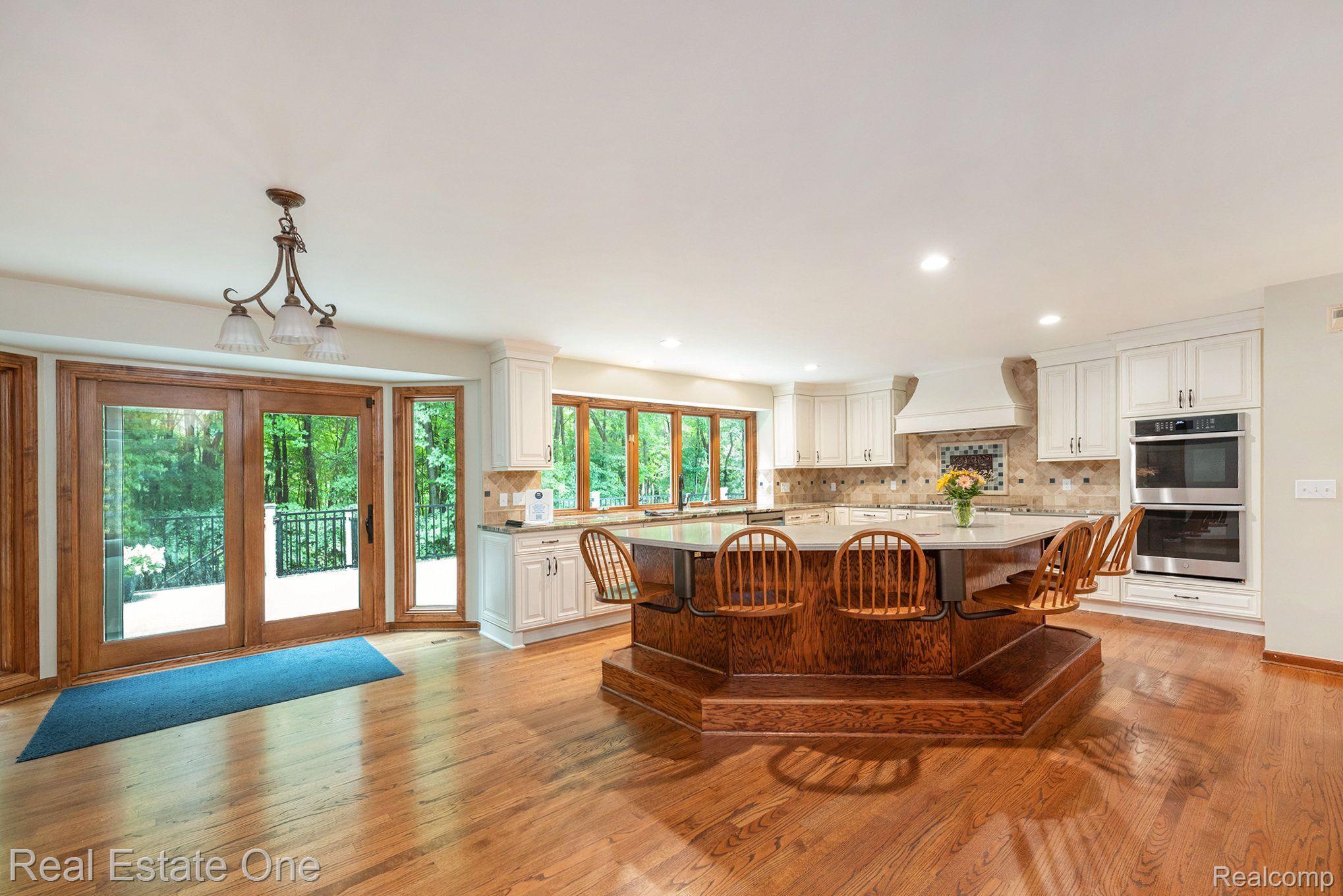 3746 MERRIWEATHER LN