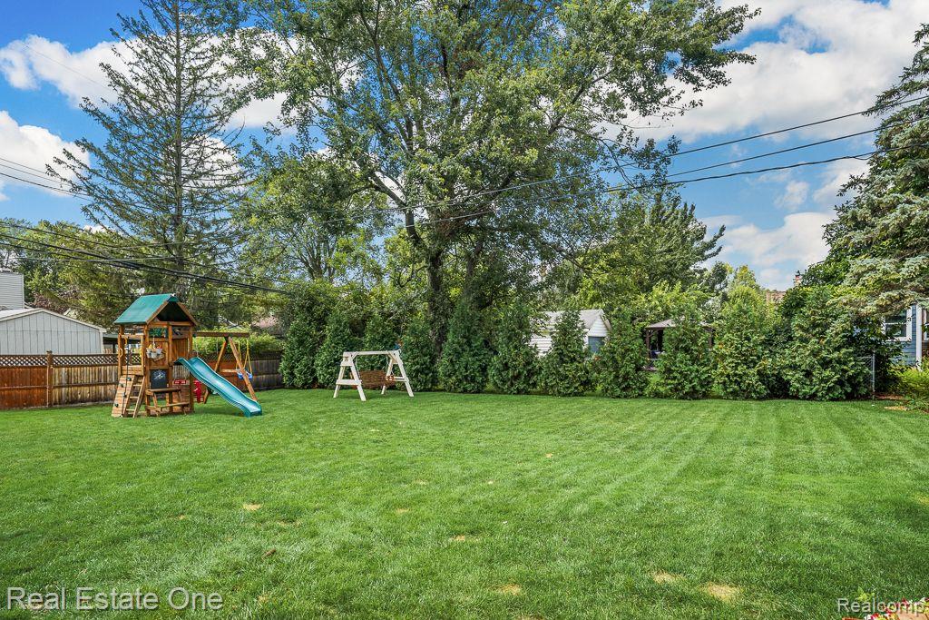 4003 Woodland AVE