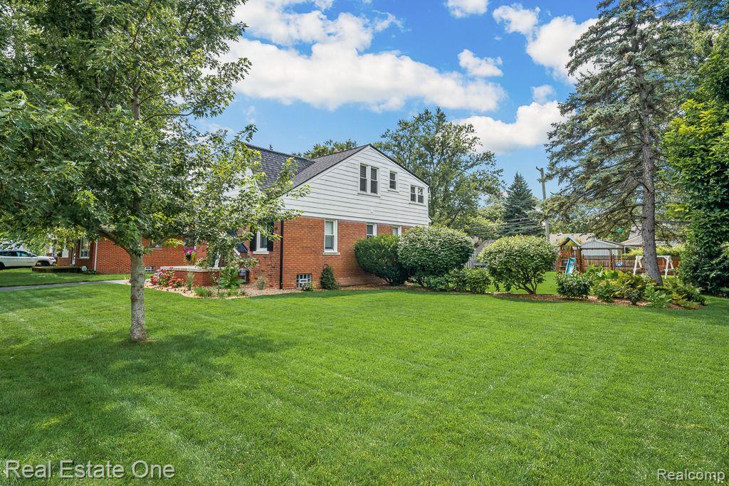 4003 Woodland AVE