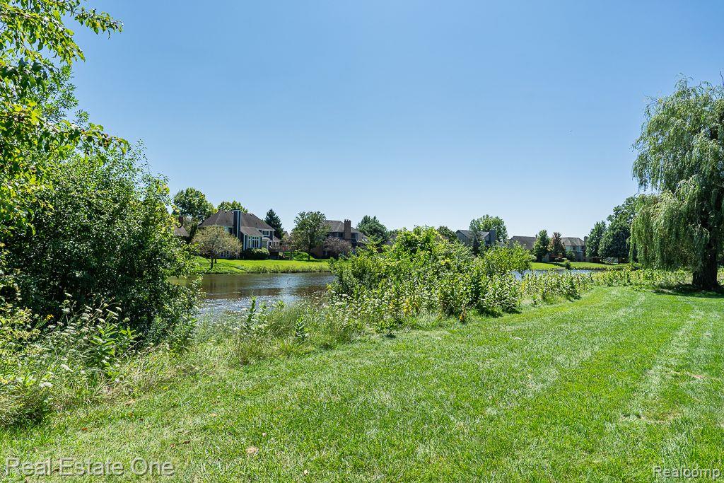 4892 RIVERS EDGE DR