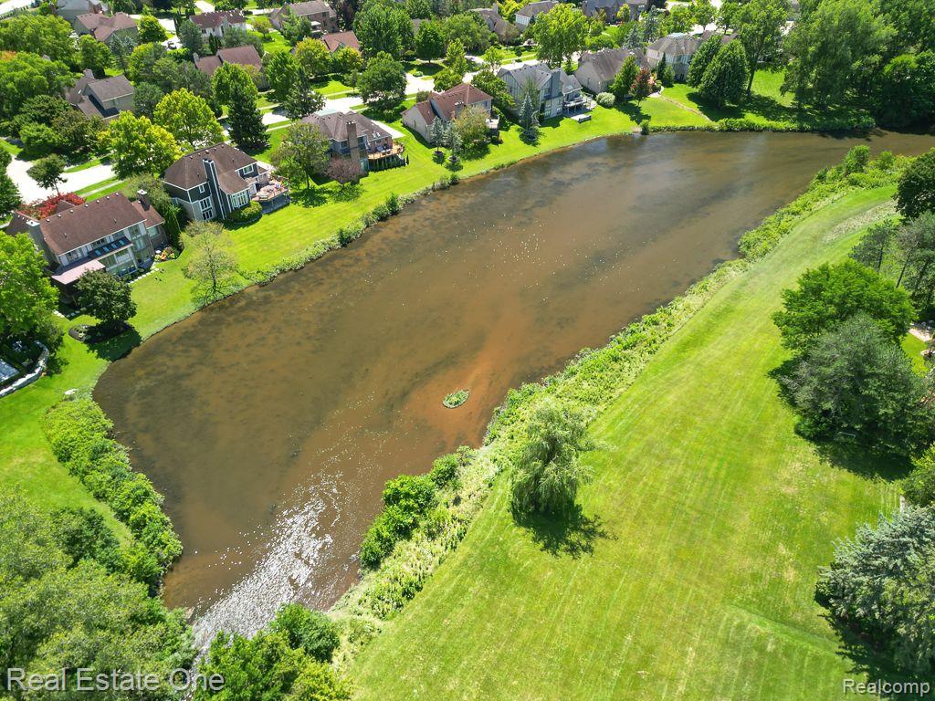 4892 RIVERS EDGE DR