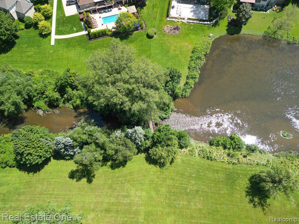4892 RIVERS EDGE DR