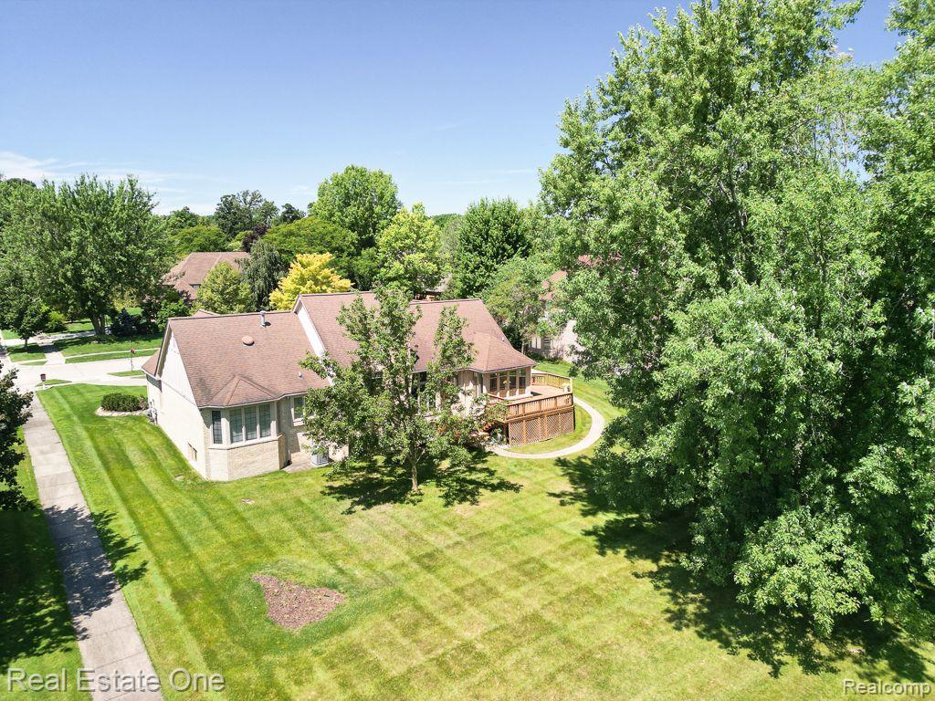 4892 RIVERS EDGE DR