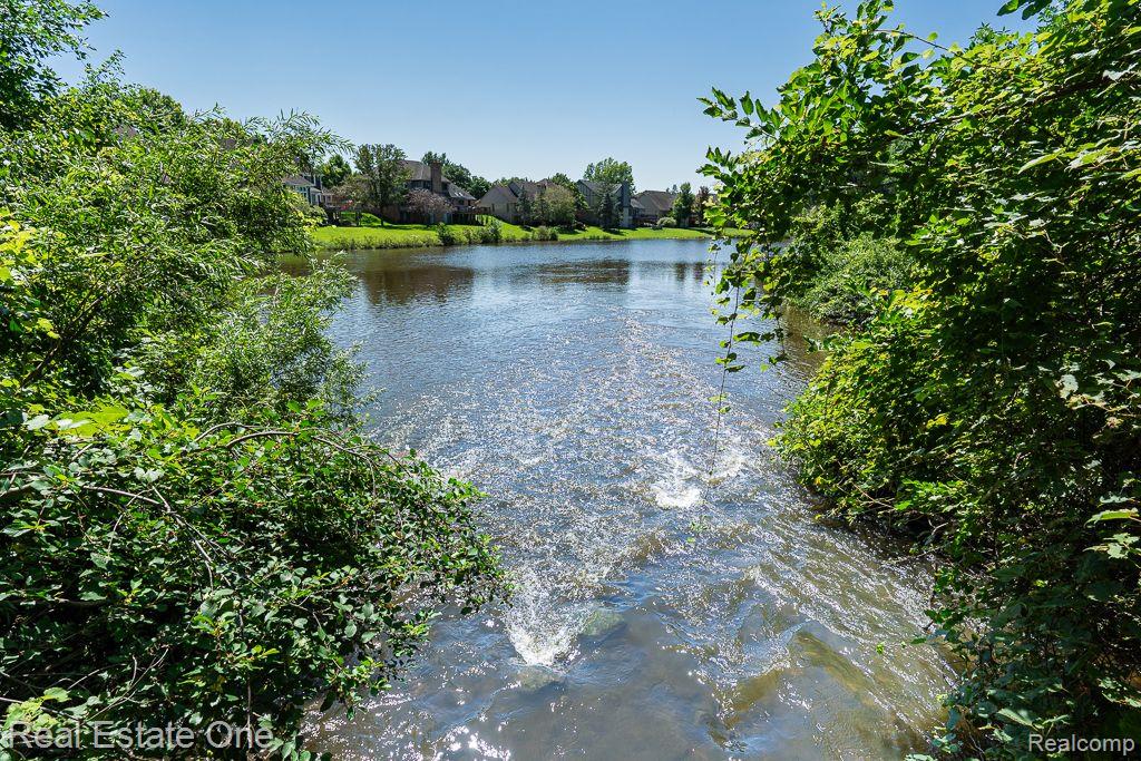 4892 RIVERS EDGE DR