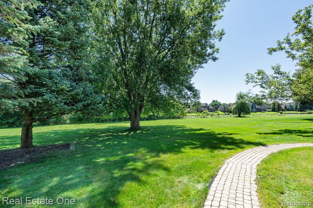 4892 RIVERS EDGE DR