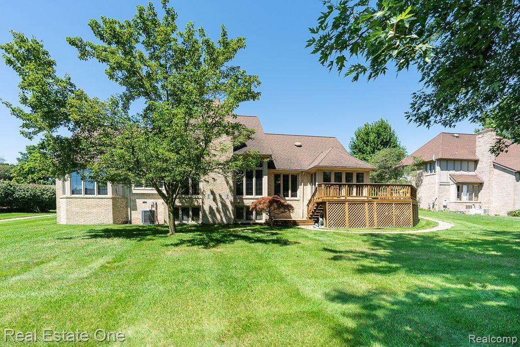 4892 RIVERS EDGE DR