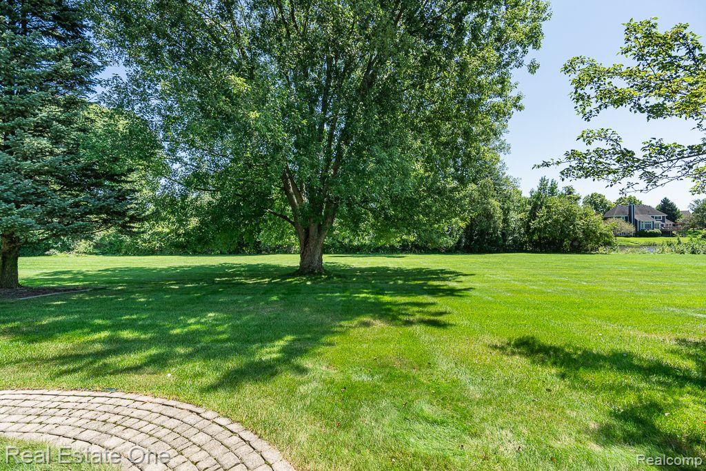 4892 RIVERS EDGE DR