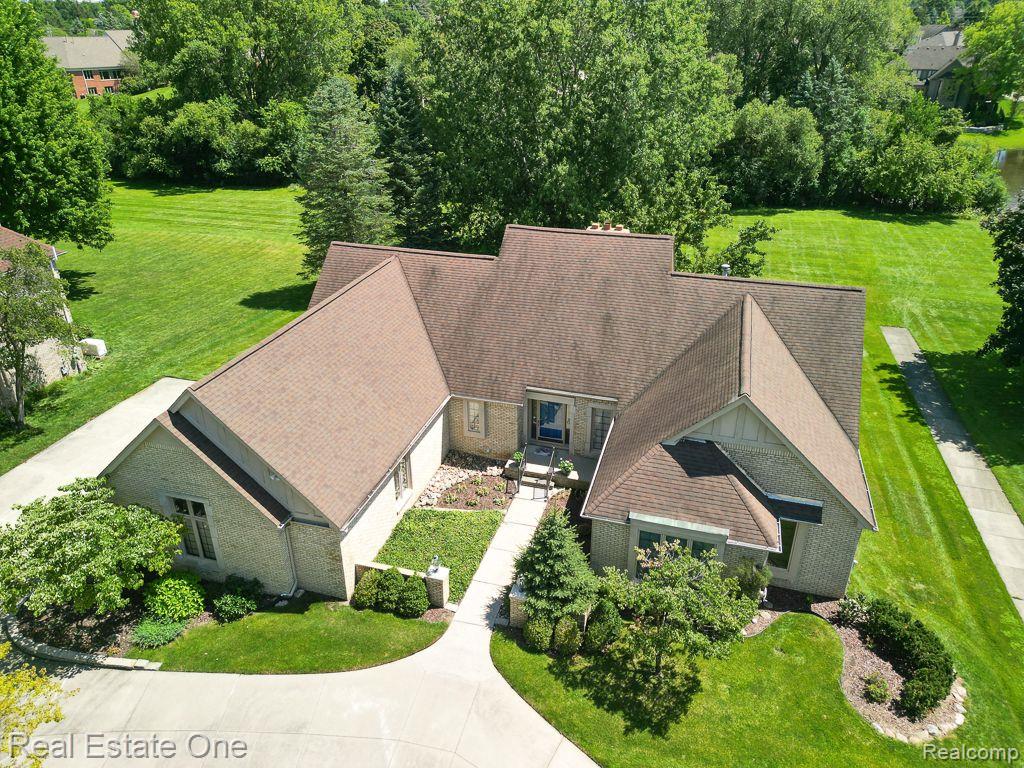 4892 RIVERS EDGE DR