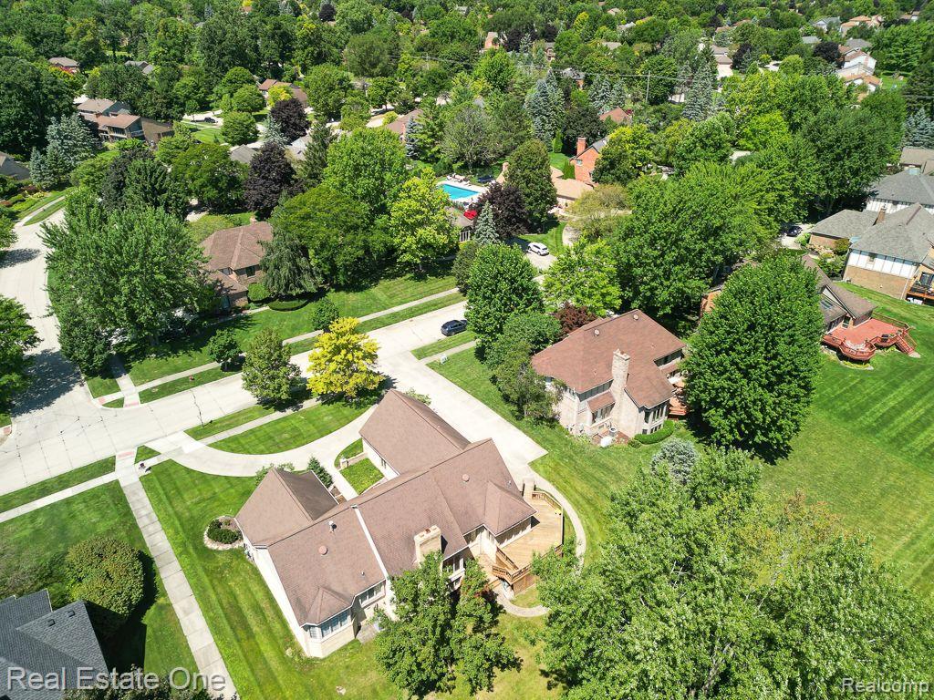 4892 RIVERS EDGE DR