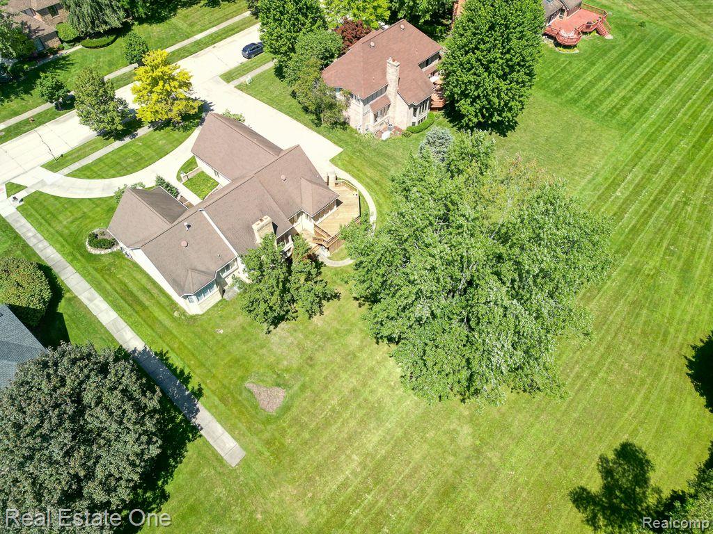 4892 RIVERS EDGE DR