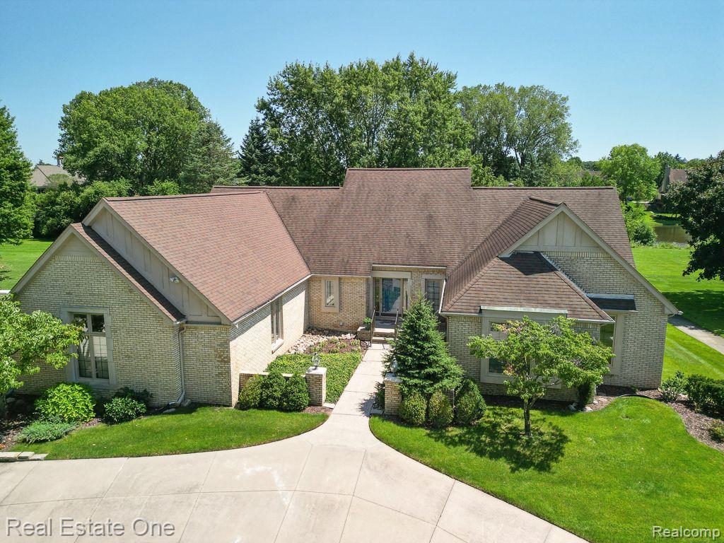 4892 RIVERS EDGE DR