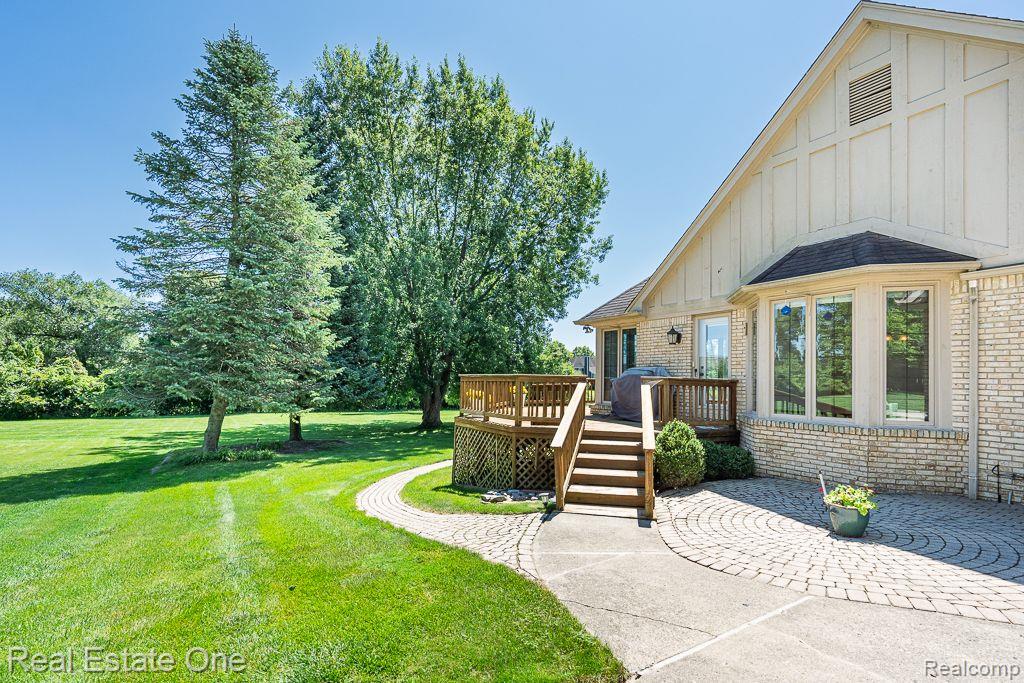 4892 RIVERS EDGE DR