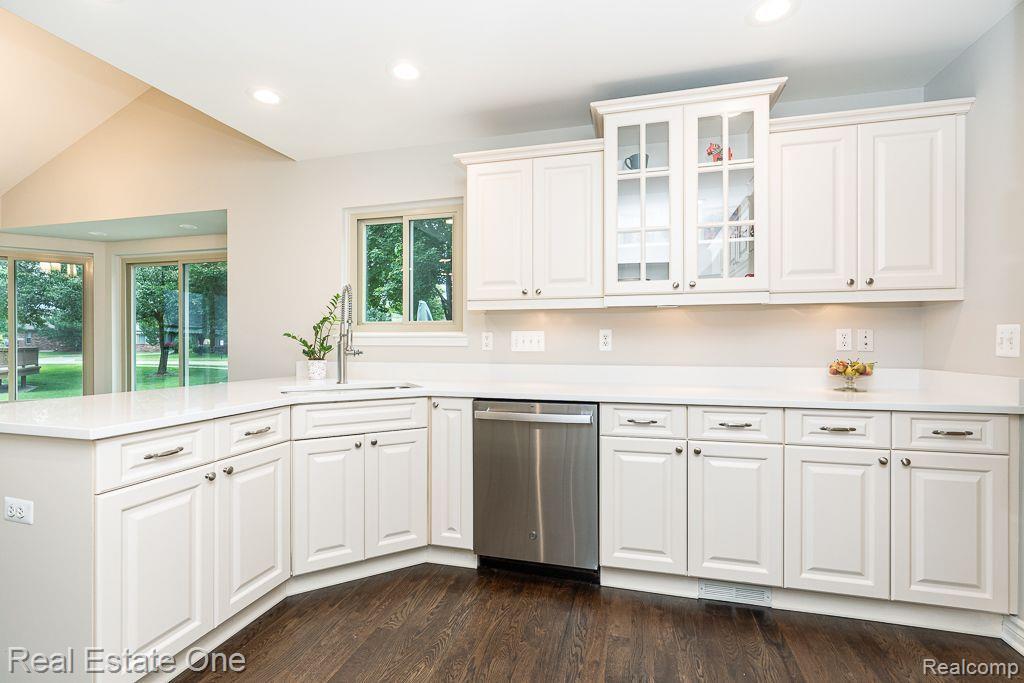 7011 N CENTRAL PARK