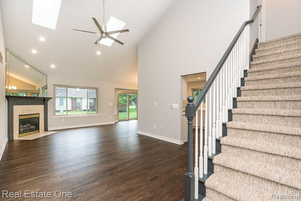 7011 N CENTRAL PARK