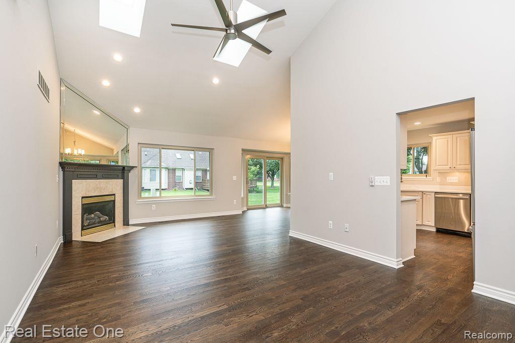 7011 N CENTRAL PARK