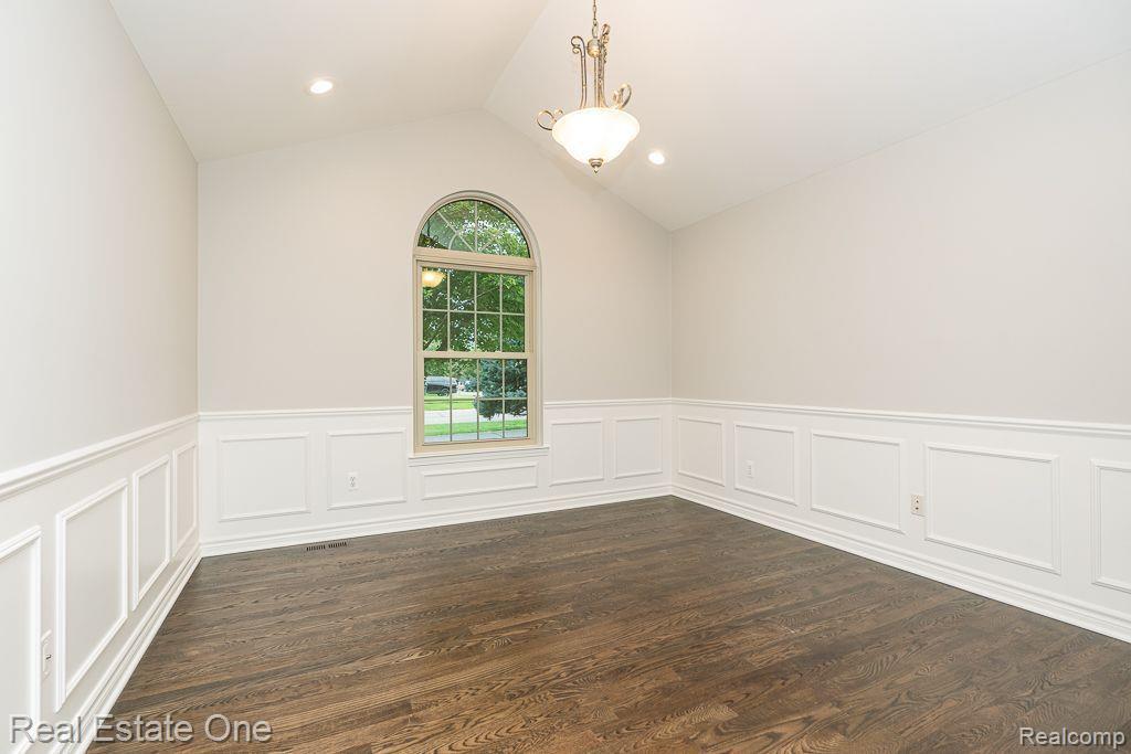 7011 N CENTRAL PARK