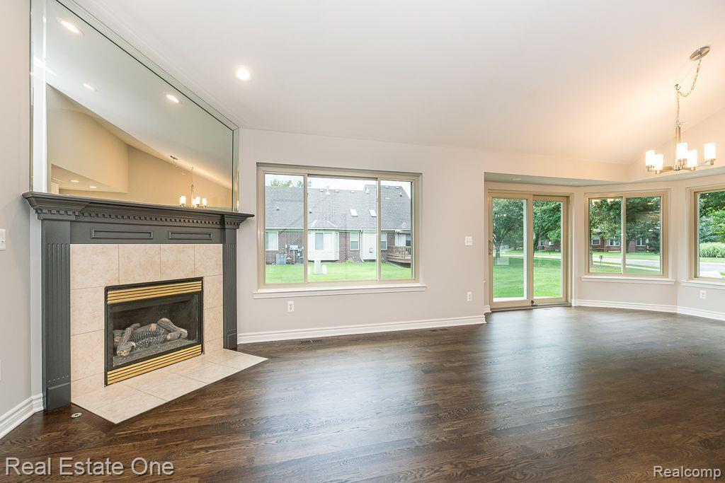 7011 N CENTRAL PARK
