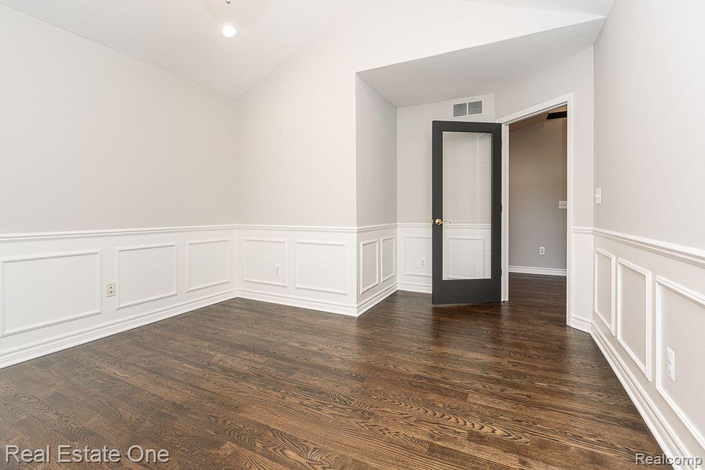 7011 N CENTRAL PARK