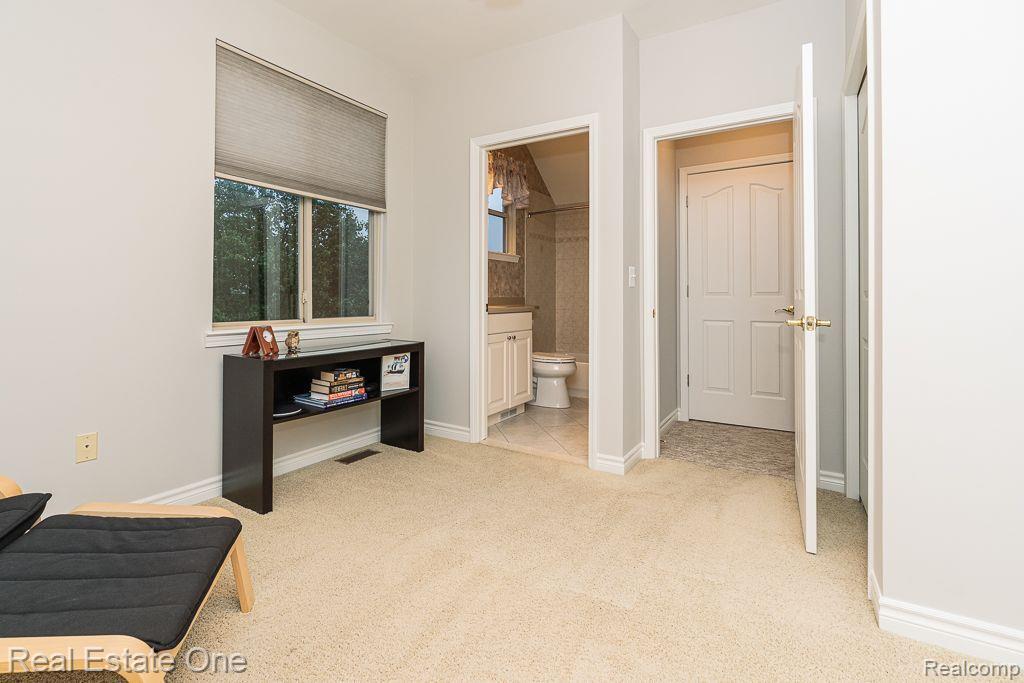 7011 N CENTRAL PARK