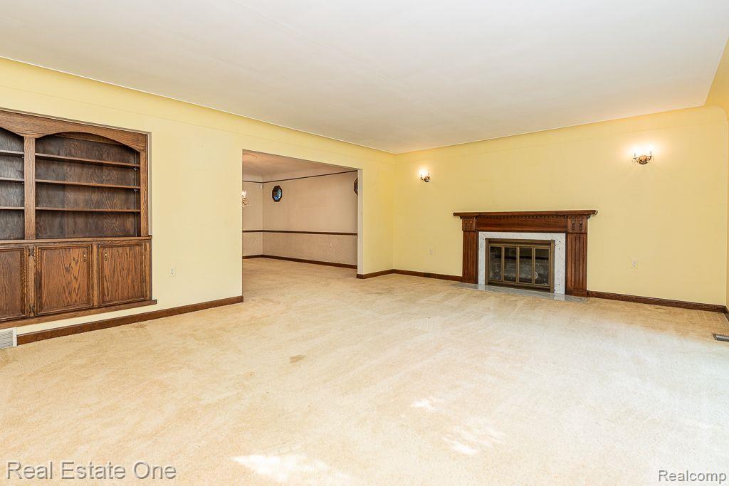 300 Camelot WAY
