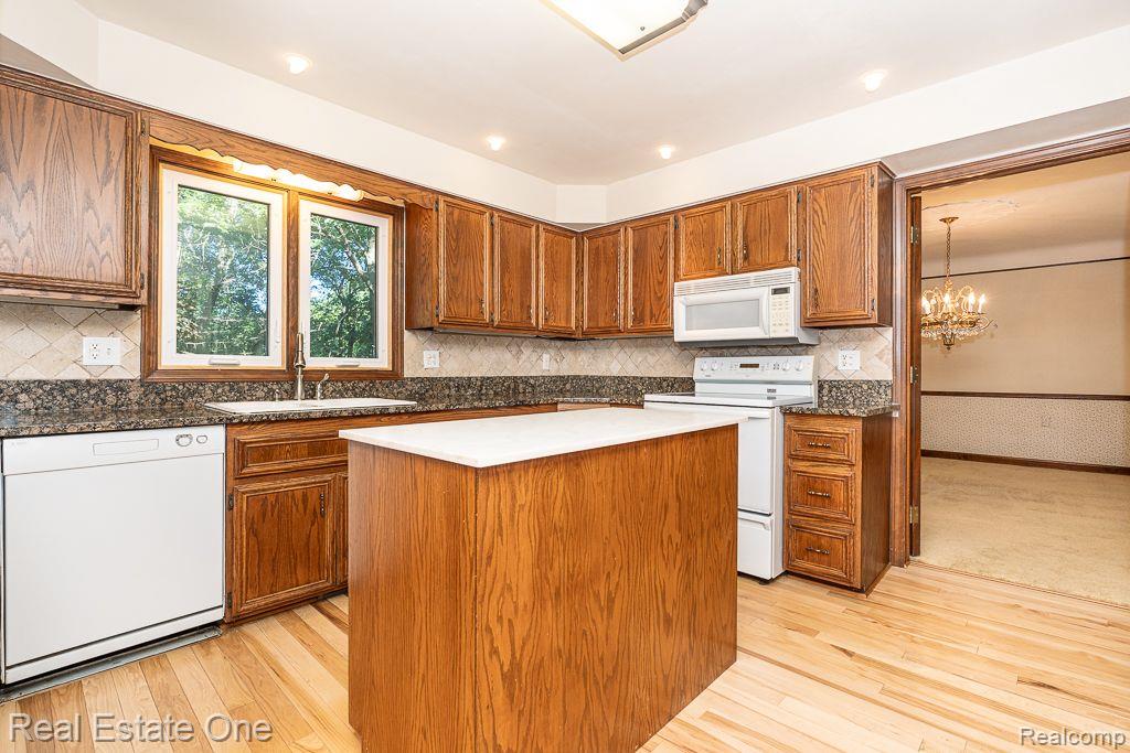 300 Camelot WAY