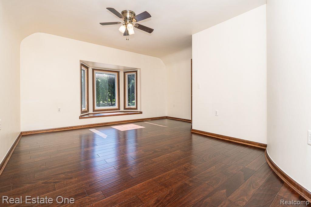 300 Camelot WAY