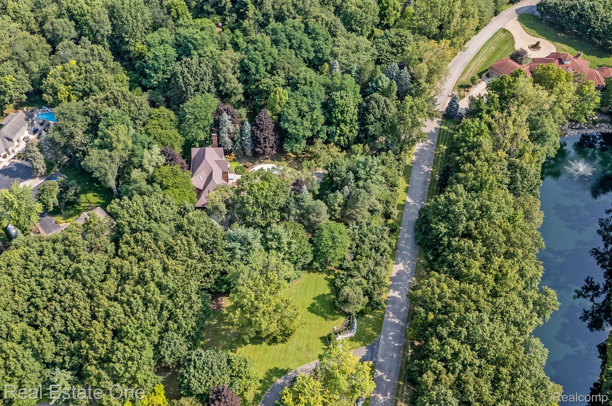 300 Camelot WAY