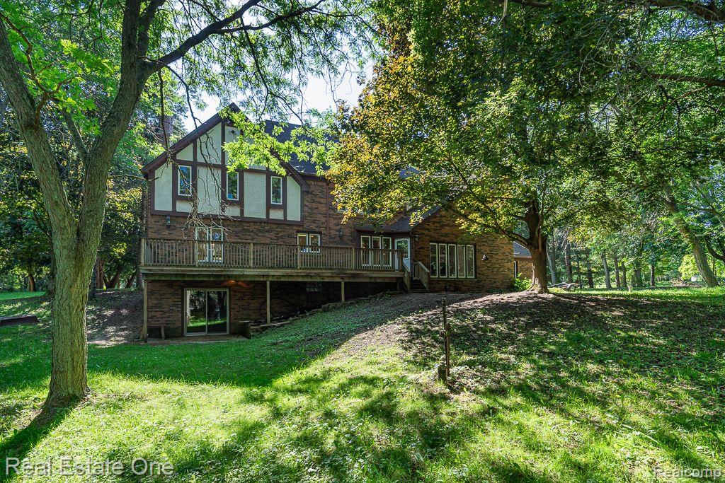 300 Camelot WAY