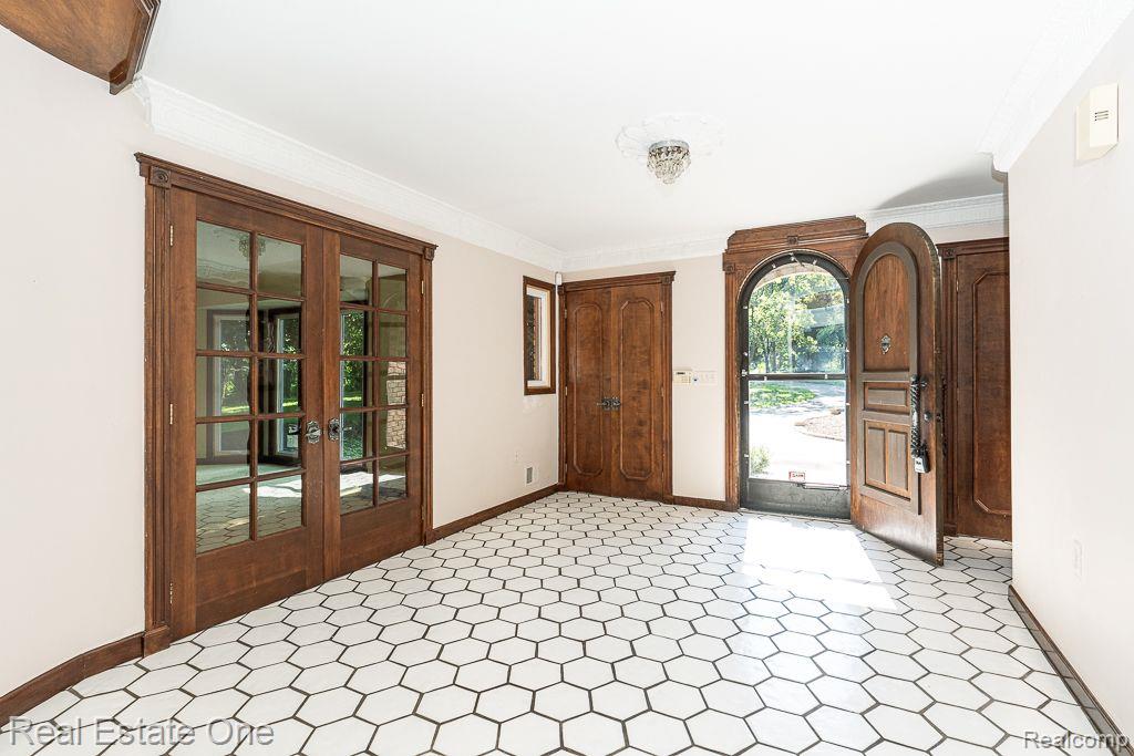 300 Camelot WAY