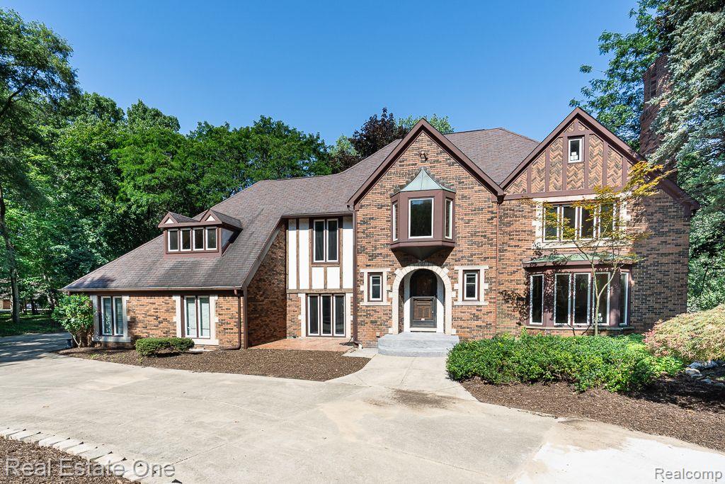 300 Camelot WAY