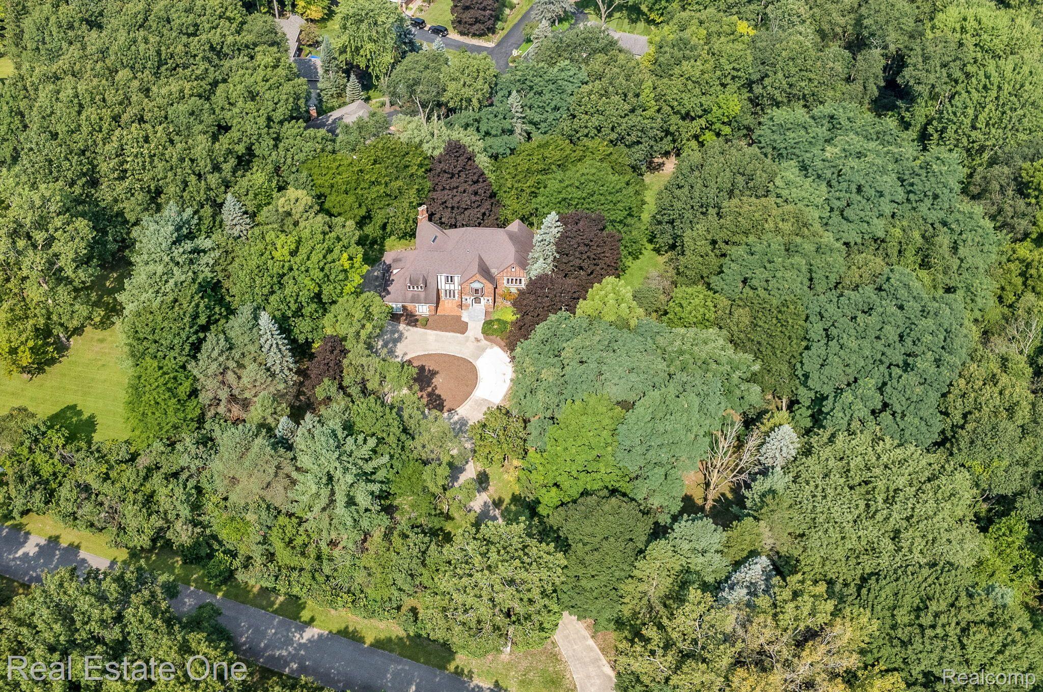 300 Camelot WAY
