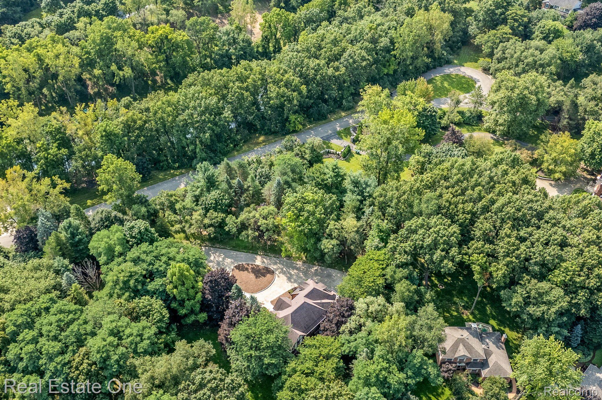 300 Camelot WAY
