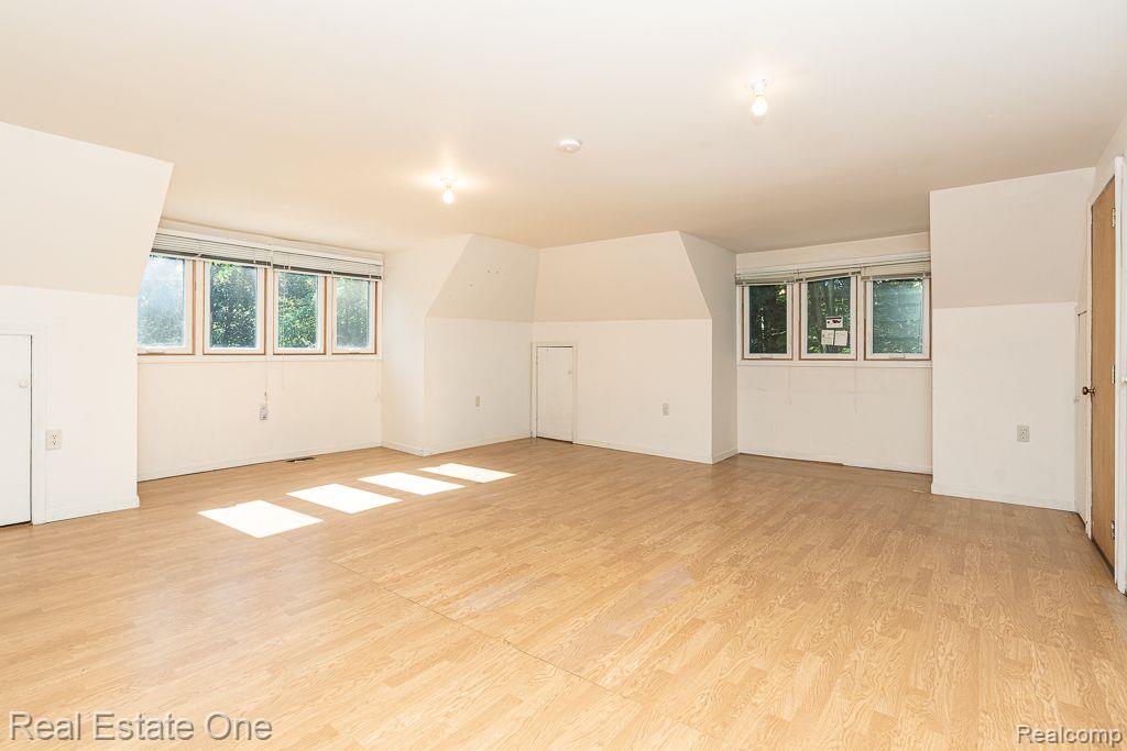 300 Camelot WAY