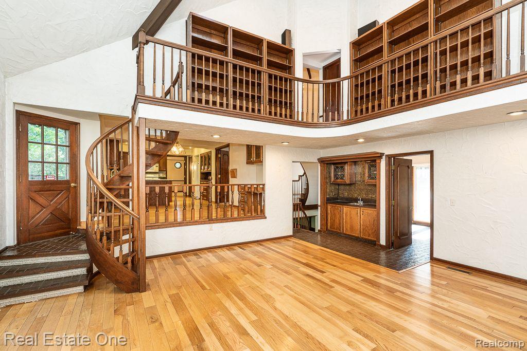 300 Camelot WAY