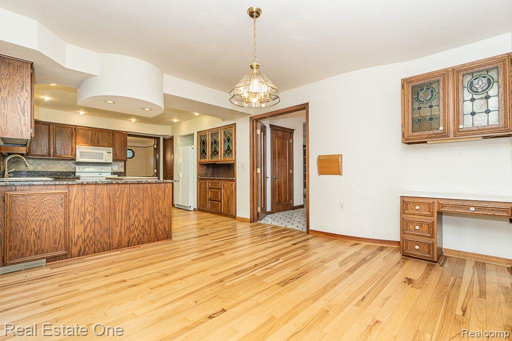 300 Camelot WAY