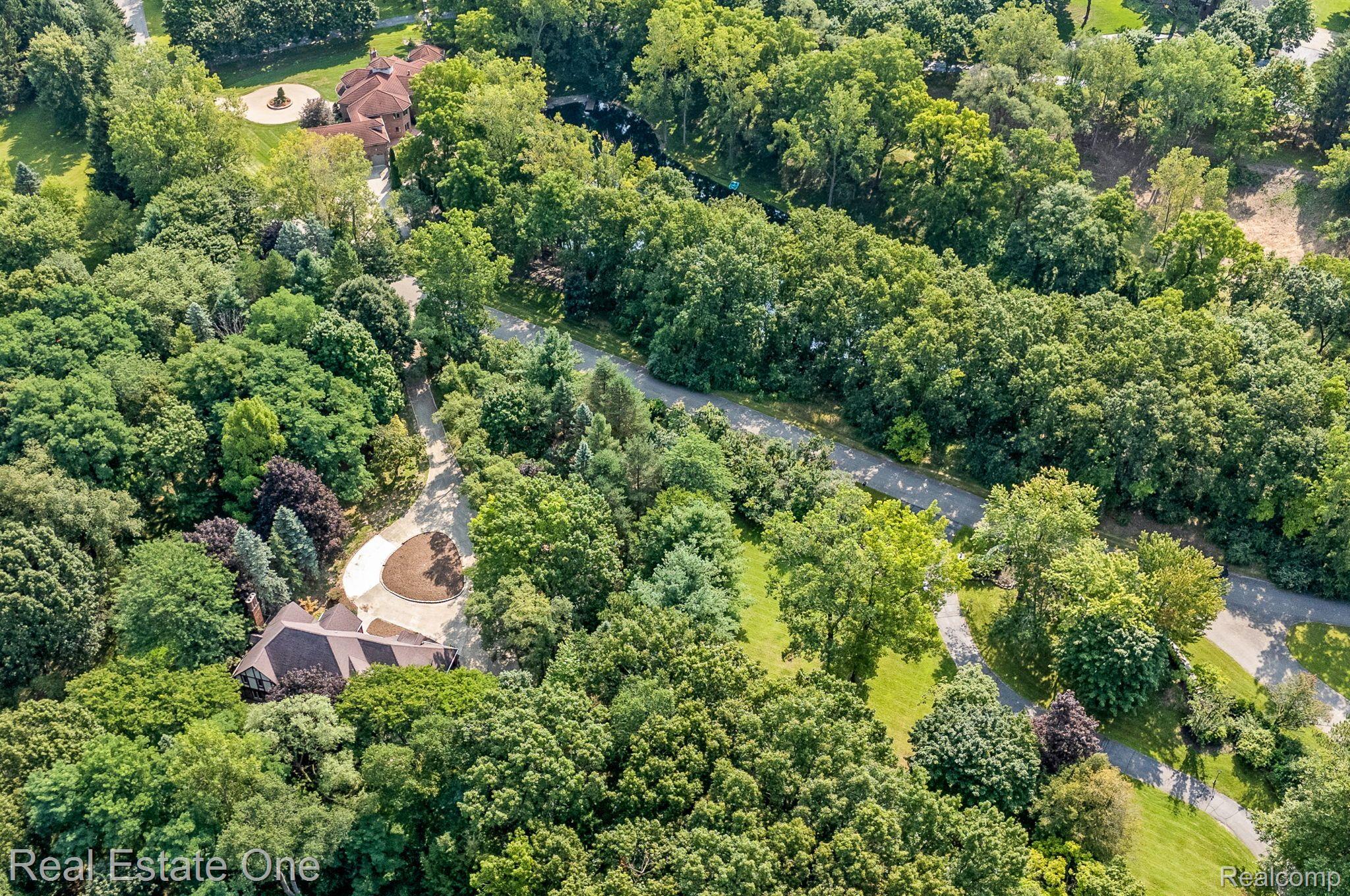 300 Camelot WAY