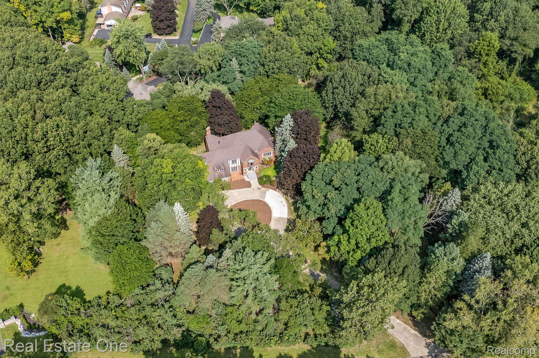300 Camelot WAY