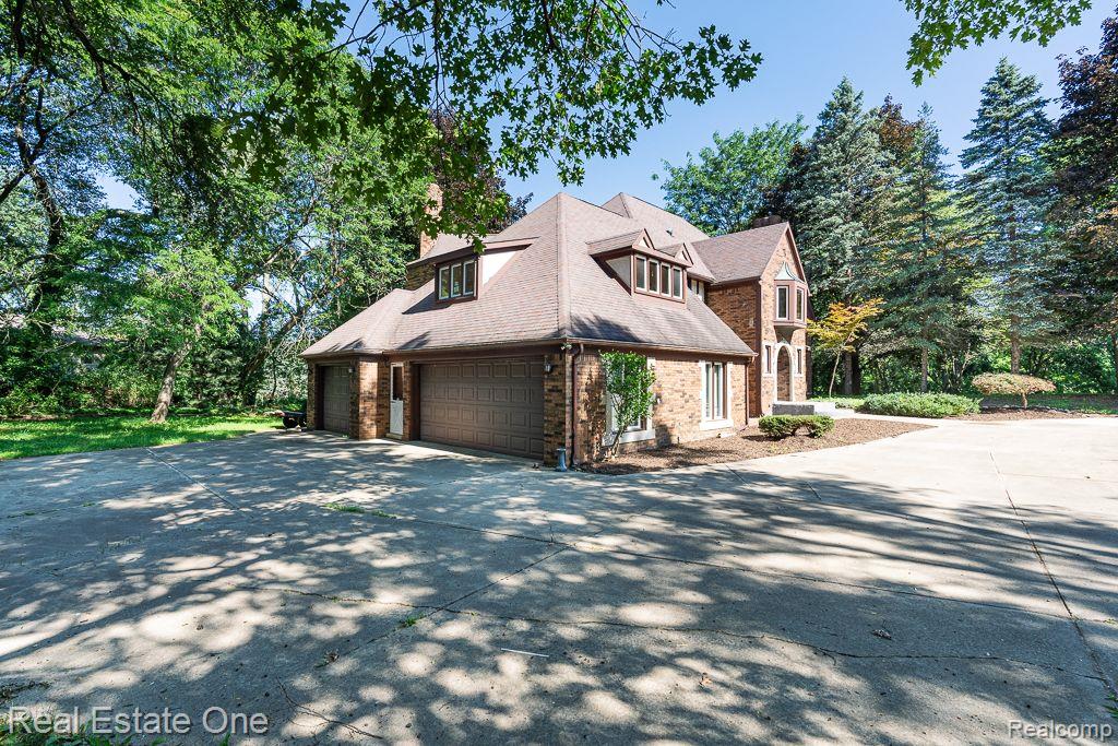 300 Camelot WAY