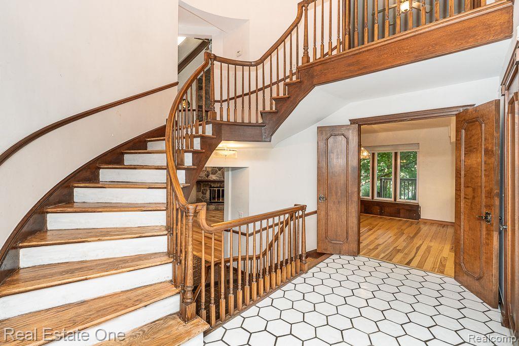 300 Camelot WAY