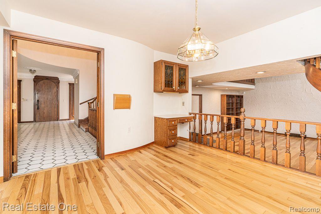 300 Camelot WAY