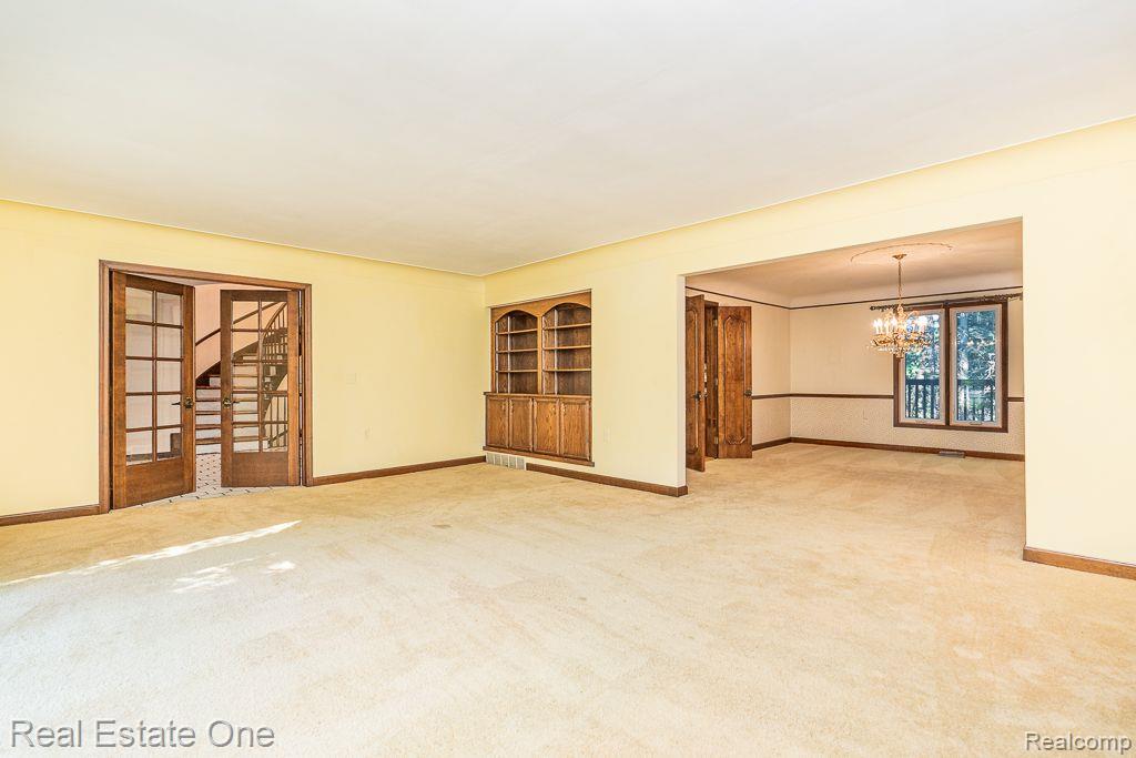 300 Camelot WAY