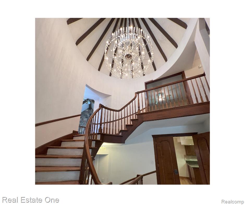 300 Camelot WAY