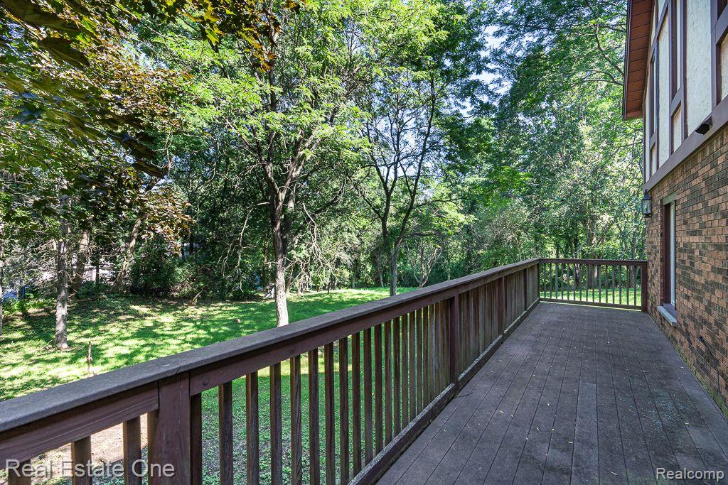 300 Camelot WAY