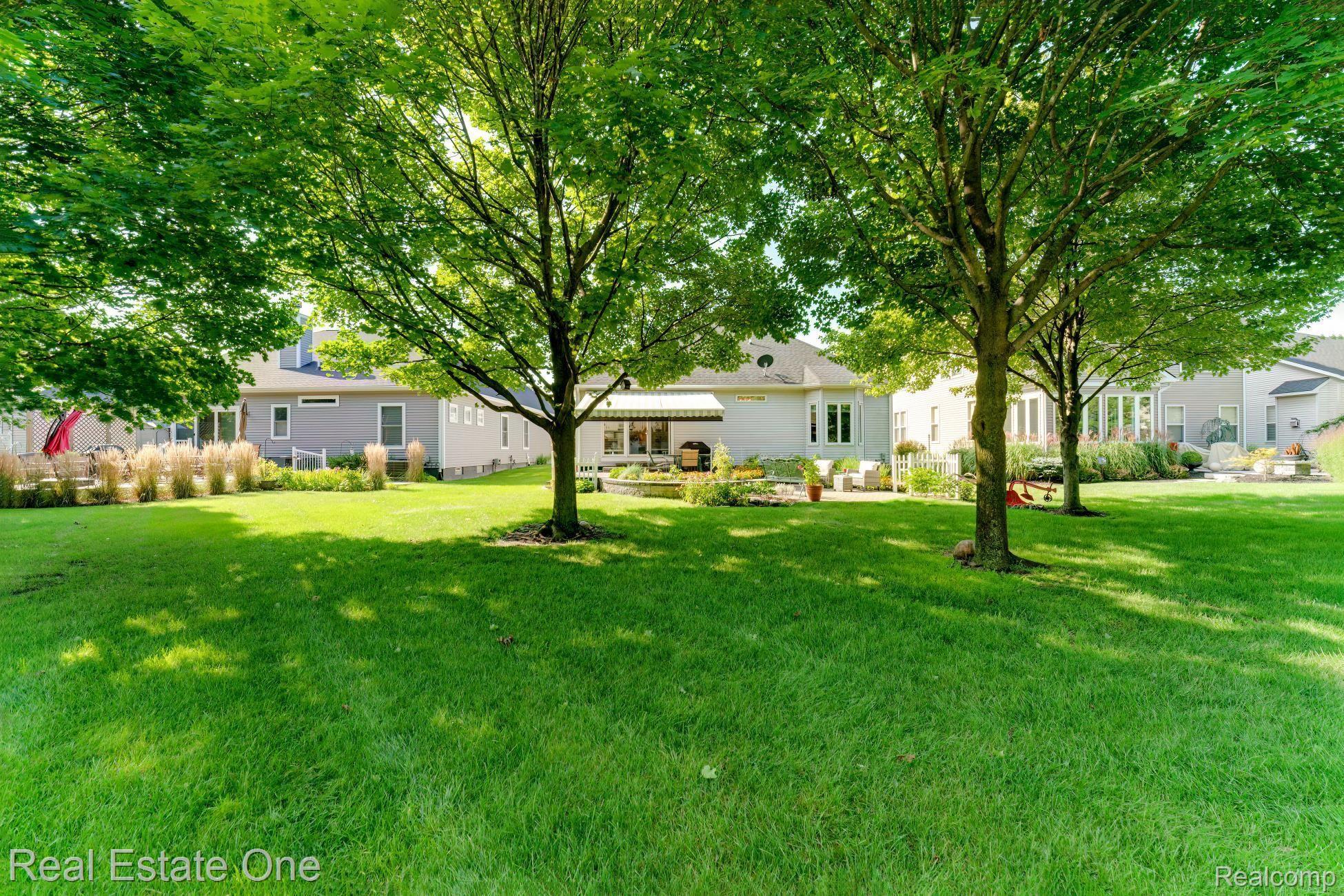 3716 CRESTWOOD DR