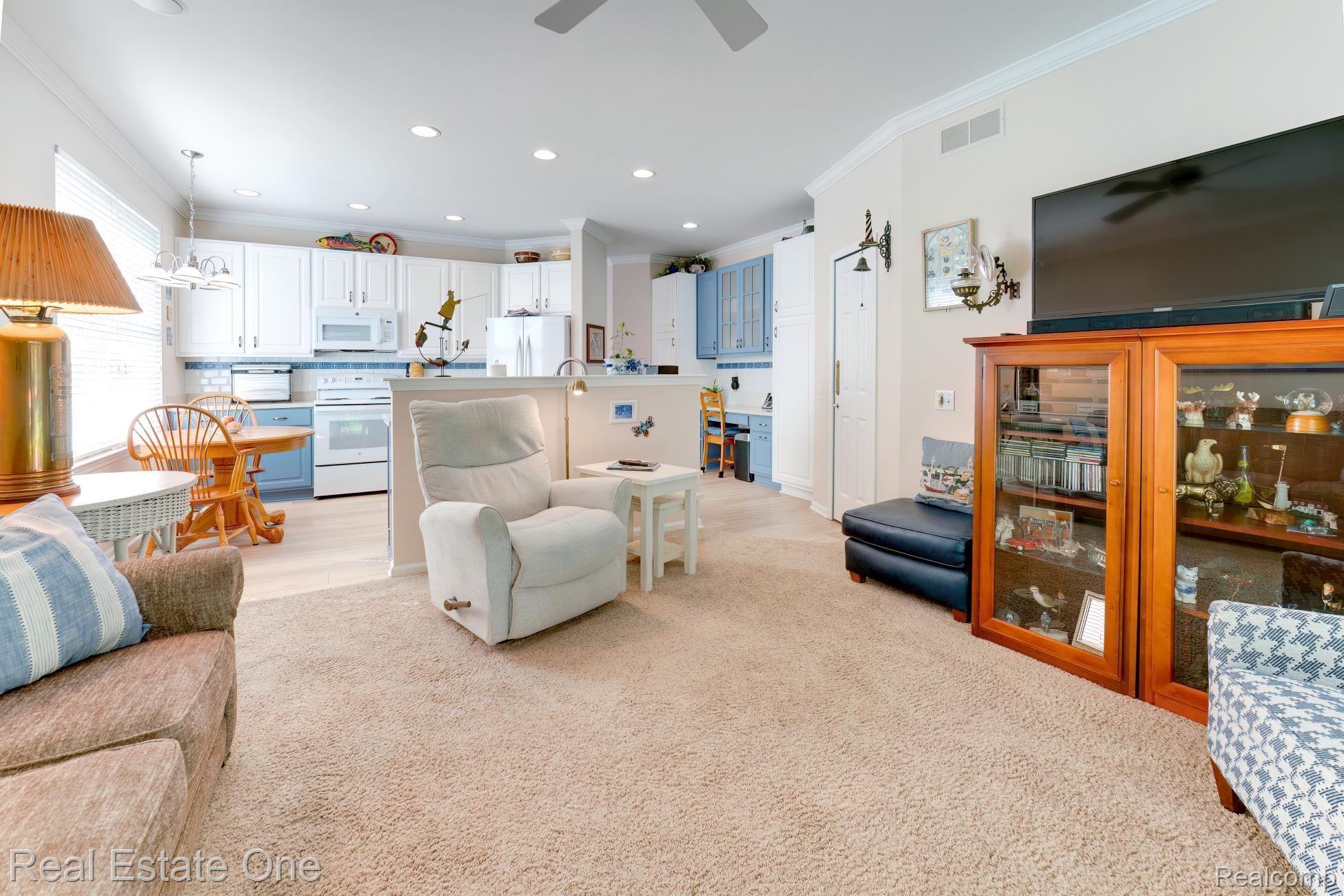 3716 CRESTWOOD DR