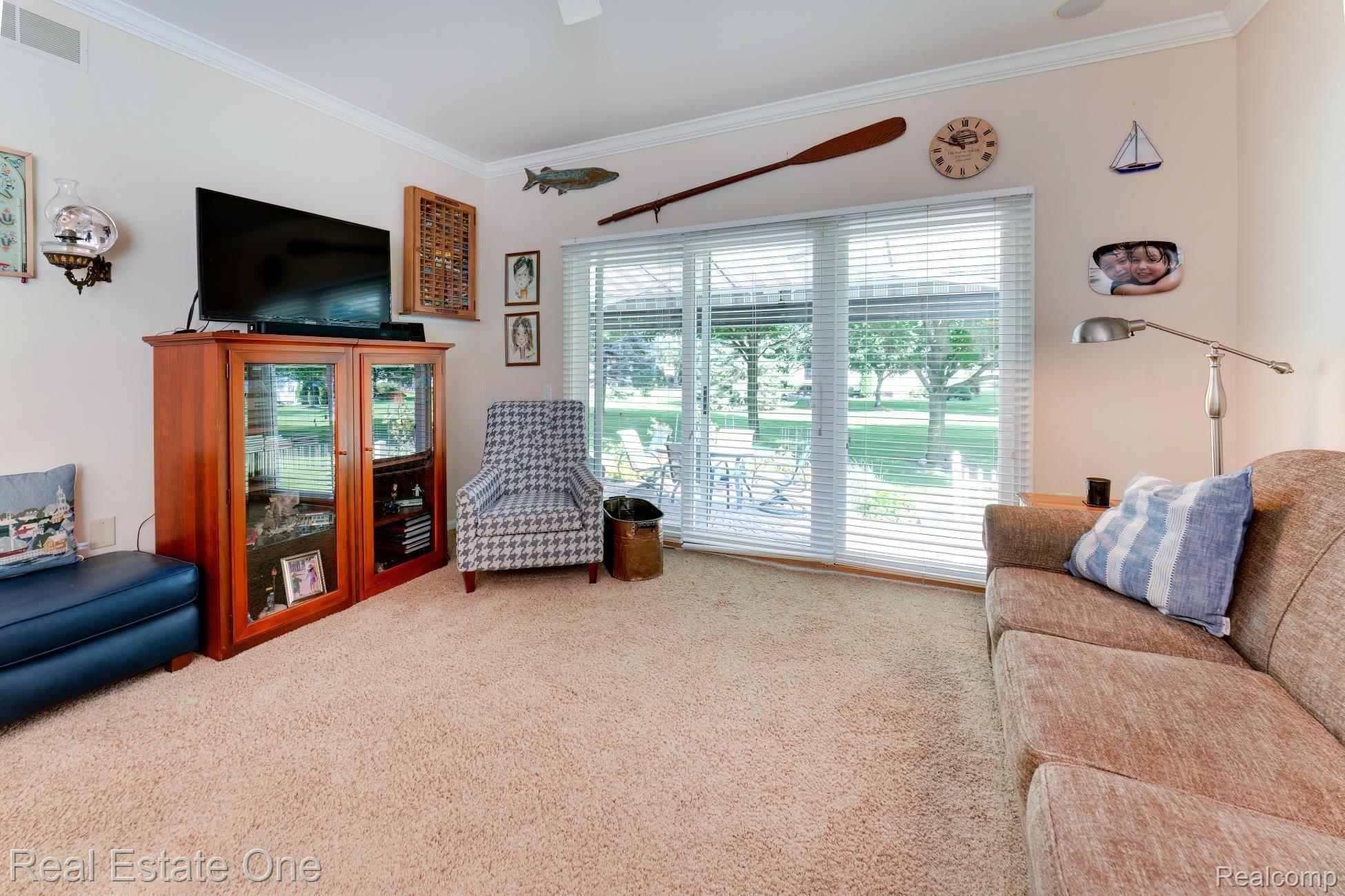 3716 CRESTWOOD DR