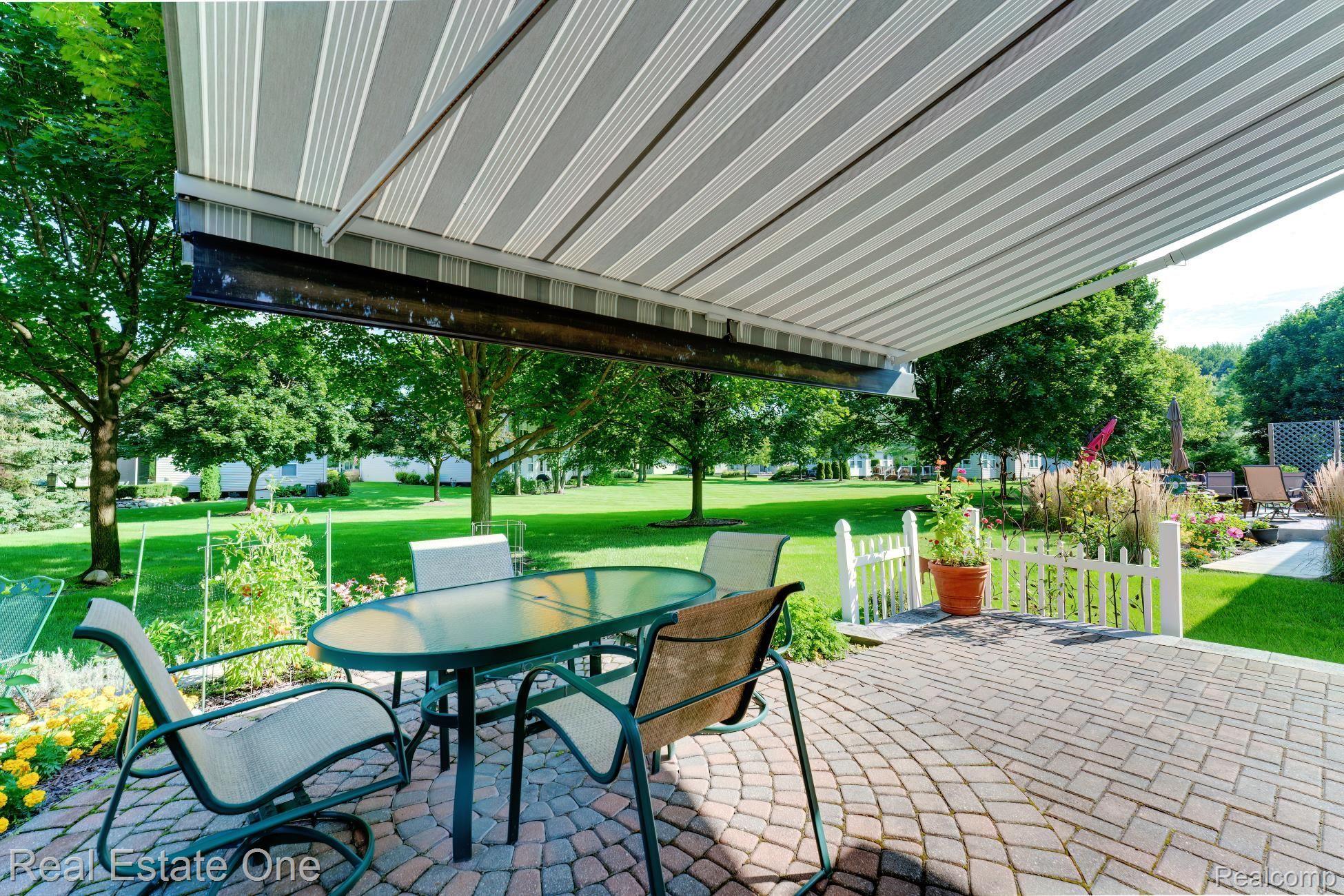 3716 CRESTWOOD DR